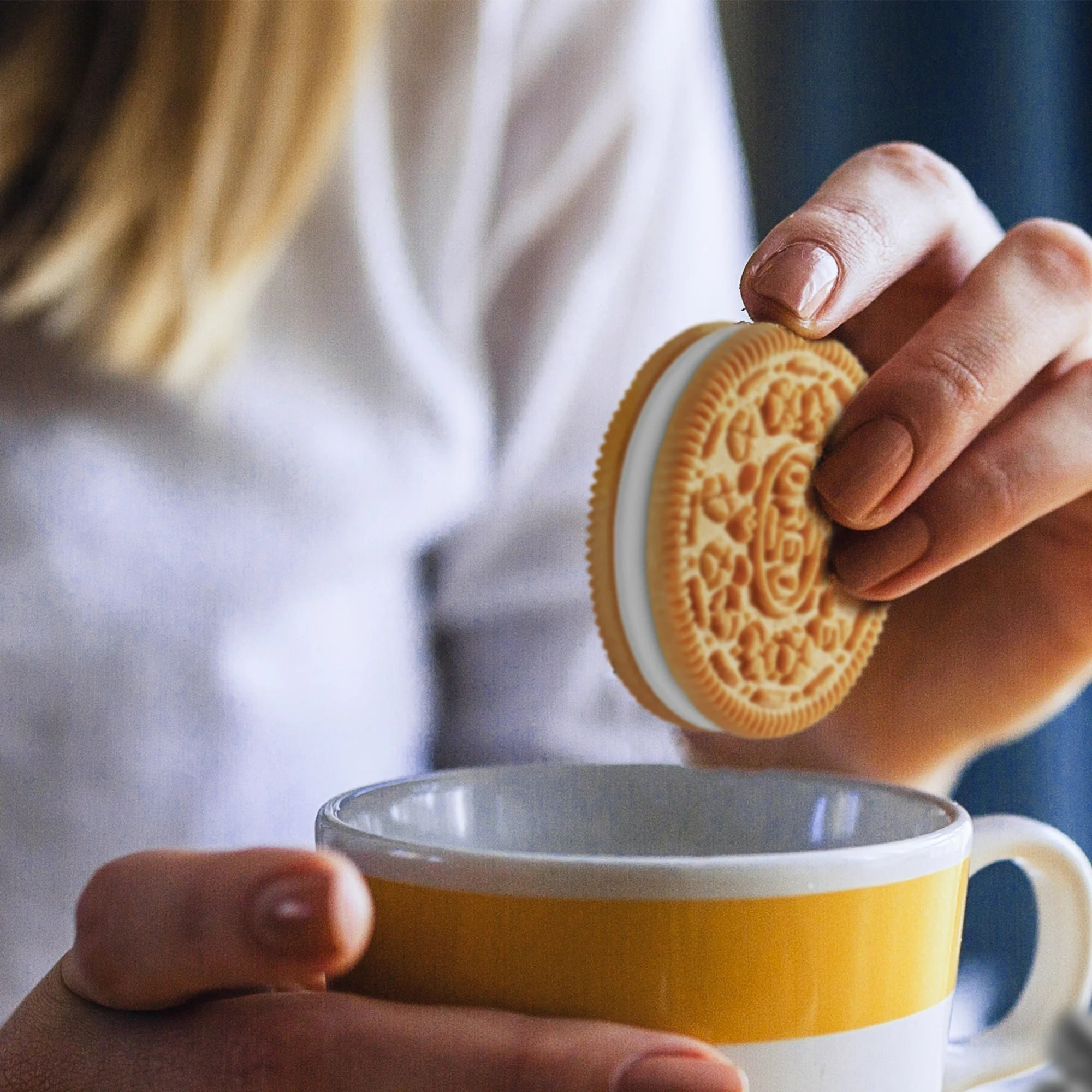 Oreo Double Stuf Golden Sandwich Cookies – American Vanilla Cookies with Extra Creme